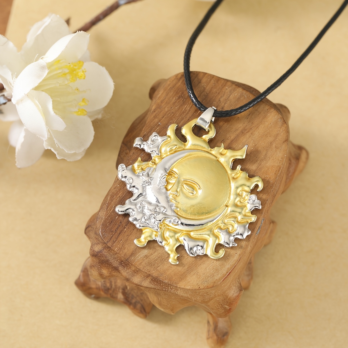 Women's Vintage Sun and Moon Pendant Necklace — Mysterious Style